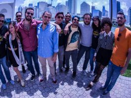 Los integrantes de Misa 'E Gallo son: Christian “El Capi” Negro, José “Palanca” Ramos, Pettry Rodríguez, Orlando Latorre, Adryanna Muller, Kristal Fonrodona, Juan Antonio Rivera, Will Suárez, Victor Marini, Tanicha Lopez, Gerry Pomales.