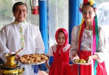La hinchada uruguaya festeja el título en el Obelisco de Buenos Aires Una familia de origen ruso que muestra gastronomía típica en la colonia rusa de San Javier (Uruguay), a orillas del río Uruguay.