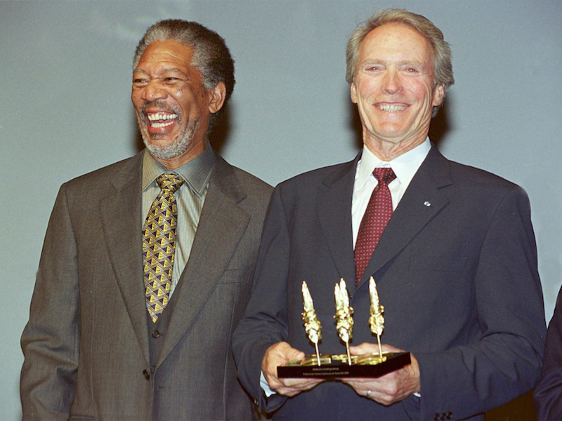 El actor Morgan Freeman junto al director Clint Eastwood.