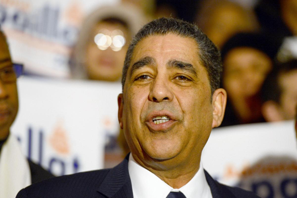 ADRIANO ESPAILLAT firmante con 17 congresistas más de carta a senadores estatales demócratas donde les piden “luchar unitariamente contra la agenda del presidente Trump”, pero…