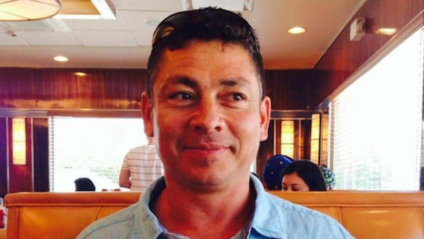 Carlos Cardona, un inmigrante indocumentado que llegó a EE.UU. en 1986, podría evitar así ser expulsado del país después de que las autoridades lo detuvieron el pasado febrero, ya que el perdón de Cuomo elimina la justificación para su deportación. Foto Twitter.