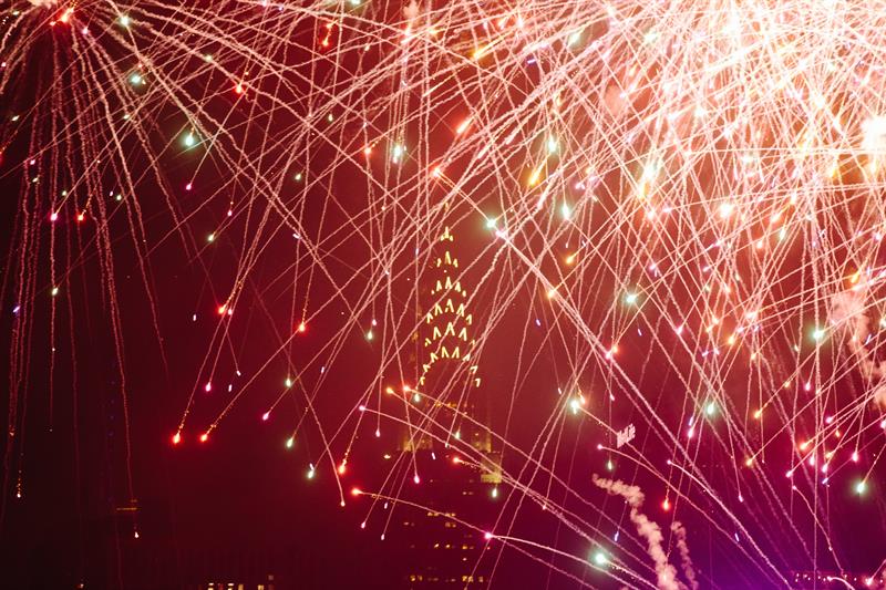 Vista de los fuegos artificiales de Macy's durante la celebración del Día de la Independencia hoy, martes 4 de julio de 2017, en Nueva York