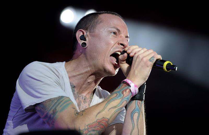 Chester Bennington, vocalista de la banda de rock Linkin Park, murió hoy, jueves 20 de julio de 2017, a los 41 años en un aparente suicidio