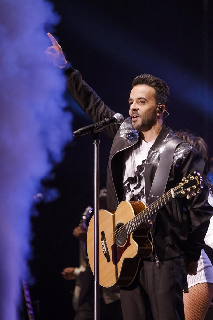 Luis Fonsi y Daddy Yankee, se encuentran molestos porque su tema "Despacito" a sido versionado por Maduro.