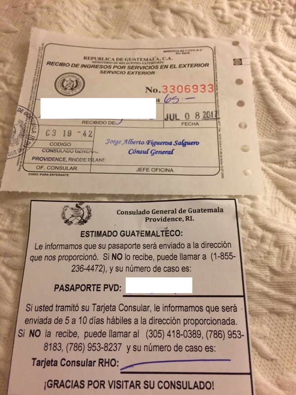 Recibo del pago de los sesenta y cinco d&oacute;lares del pasaporte guatemalteco, para la hermana de Mayra Salguero en Rhode Island y nota adicional en la que se informa que se enviar&aacute; el pasaporte a la direcci&oacute;n proporcionada por el solicitante con n&uacute;meros de contacto.
