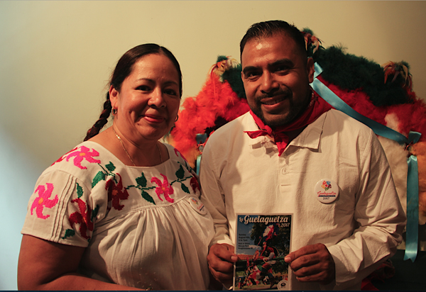 Felipe Santos fundador de la primera Guelaguetza en Nueva York es parte del Grupo Folcl&oacute;rico de Poughkeepsie, con cuyos compa&ntilde;eros se traslad&oacute; a Manhattan para promover este gran festival cultural que se realizar&aacute; el domingo 6 de agosto.