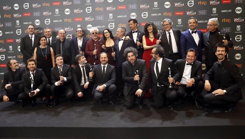 Los galardonados con los Premios Platino del Cine Iberoamericano posan tras la gala celebrada esta noche en la Caja M&aacute;gica, en Madrid.