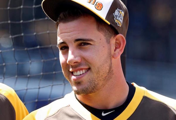 Jos&eacute; Fern&aacute;ndez falleci&oacute; el 25 de septiembre de 2016 cuando la embarcaci&oacute;n en la que iba se estrell&oacute; de manera violenta contra un rompeolas en el sur de Miami Beach y caus&oacute; la muerte del beisbolista