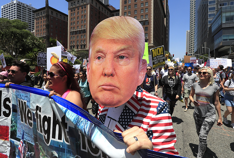 Miles de personas participaron en marchas y concentraciones convocadas en 46 Ciudades de Estados Unidos para pedir al Congreso que inicie el proceso de destituci&oacute;n del presidente Donald Trump.