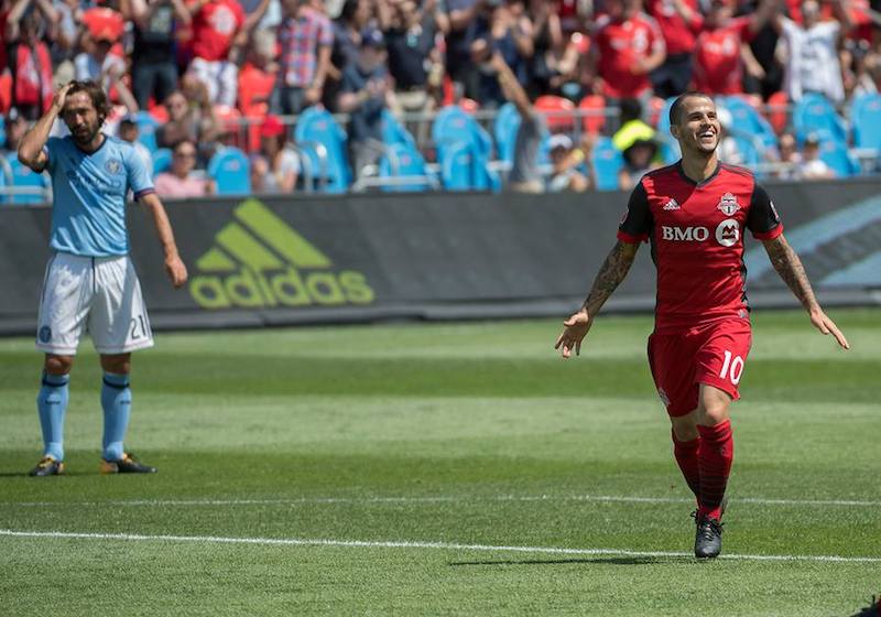 El Toronto FC, que logró el triunfo por goleada de 4-0 ante el New York City, se puso con marca de 43 puntos (12-7-3).