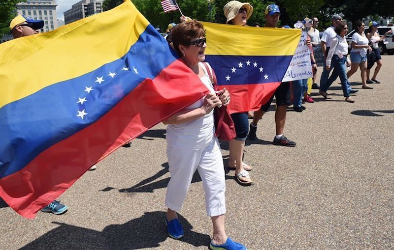 Grupos de venezolanos residentes en Estados Unidos se manifestaron este fin de semana contra el proceso "inconstitucional" que se celebra hoy para elegir una Asamblea Constituyente. Foto archivo.
