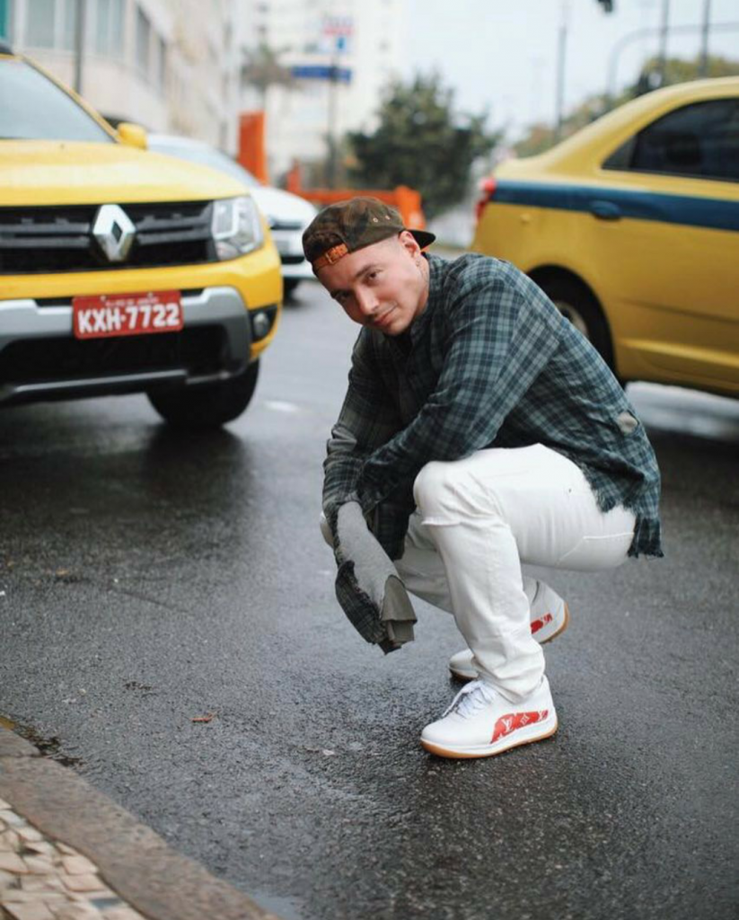 J Balvin se&ntilde;al&oacute; que uno de los motivos de su visita a Brasil era el de conocer personalmente a Anitta y "hacer muchas cosas juntos". (foto Instagram)