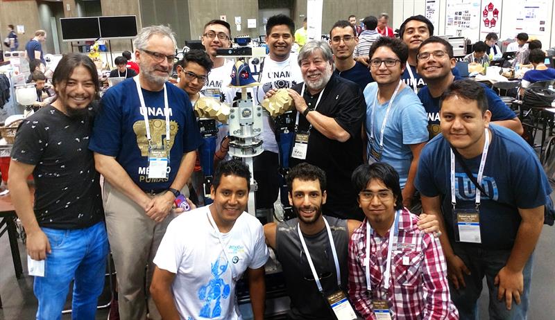 La robot desarrollada por universitarios dirigidos por Jes&uacute;s Savage super&oacute; a sus adversarios japoneses y chinos y obtuvo el cuarto sitio general del certamen RoboCup Major@Home