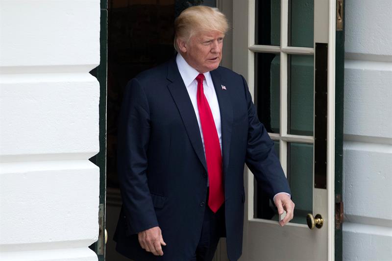 Donald Trump arremete contra Amazon por medio de Twitter