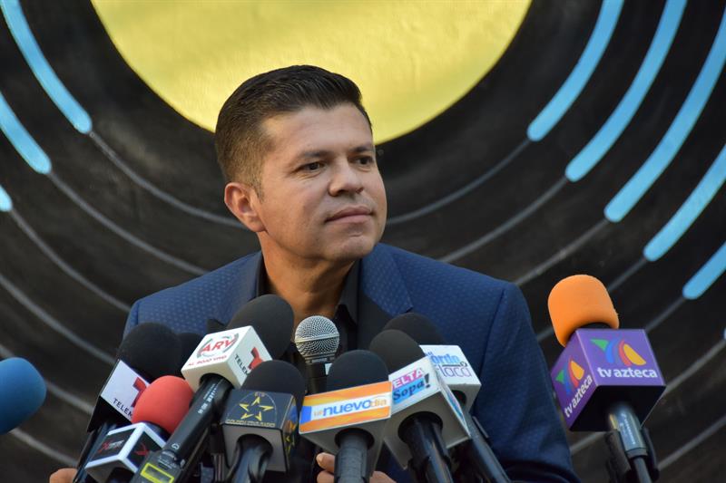 Despu&eacute;s de dos d&eacute;cadas de ser primera voz en la Arrolladora Banda el Lim&oacute;n, Jorge Medina anunci&oacute; su primer &aacute;lbum como solista.