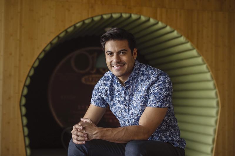 Carlos Rivera, el hombre que se rebel&oacute; contra ese patr&oacute;n vital para alcanzar fama con su voz a ambos lados del Atl&aacute;ntico. 