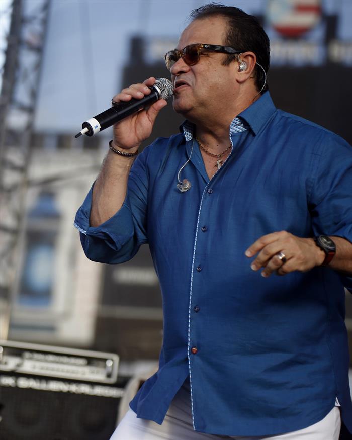 El salsero puertorrique&ntilde;o Tony Vega permanec&iacute;a hospitalizado, despu&eacute;s de sufrir un quebranto de salud tras una presentaci&oacute;n en Colombia.