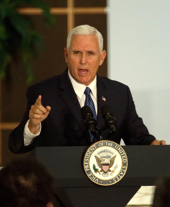 Mike Pence, dice que su Gobierno no se quedará "de brazos cruzados mientras Venezuela se desmorona"