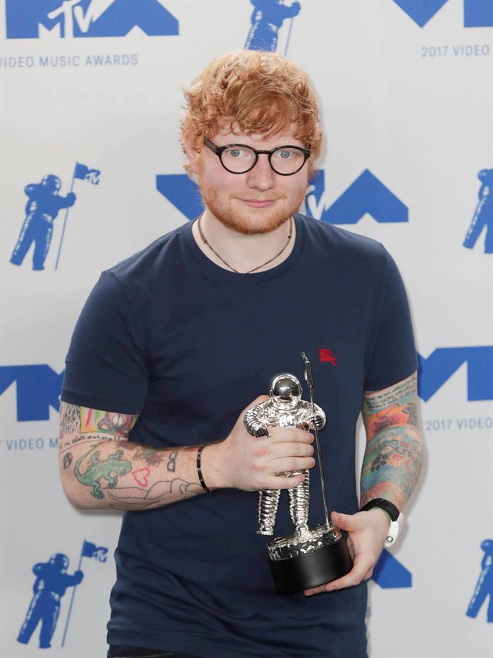Ed Sheeran gan&oacute; el galard&oacute;n al mejor artista del a&ntilde;o