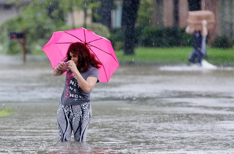 La tormenta tropical Harvey, cuyo ojo se sit&uacute;a frente a la costa central de Texas, sigue arrojando lluvias "catastr&oacute;ficas"