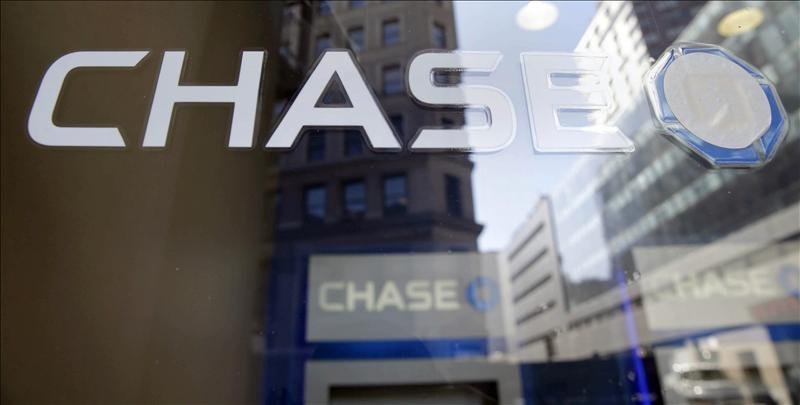 "Chase escucha, estamos en la lucha", gritaba el grupo cuando lleg&oacute; a la sede en Nueva York del banco, el mayor del pa&iacute;s