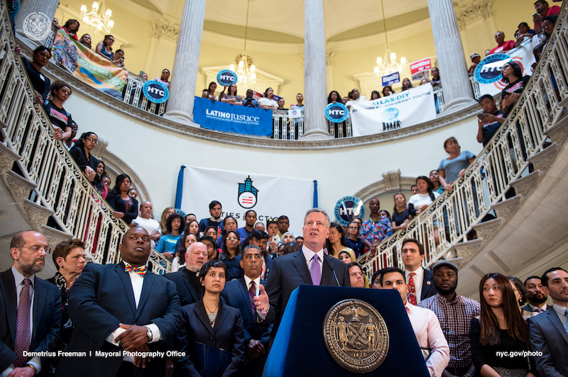 El Alcalde De Blasio afirma: &ldquo;Nuestra ciudad es hogar de 30.000 beneficiarios de DACA, quienes a&uacute;n creen en la posibilidad del sue&ntilde;o americano, muchos de eso so&ntilde;adores solo conocen a Nueva York como su hogar, ellos son nuestras enfermeras, profesores, estudiantes y empleados municipales. Ellos son contribuyentes y parte de nuestra econom&iacute;a.&rdquo; (foto proporcionada por la Oficina de asuntos del inmigrante de la&nbsp;alcald&iacute;a)