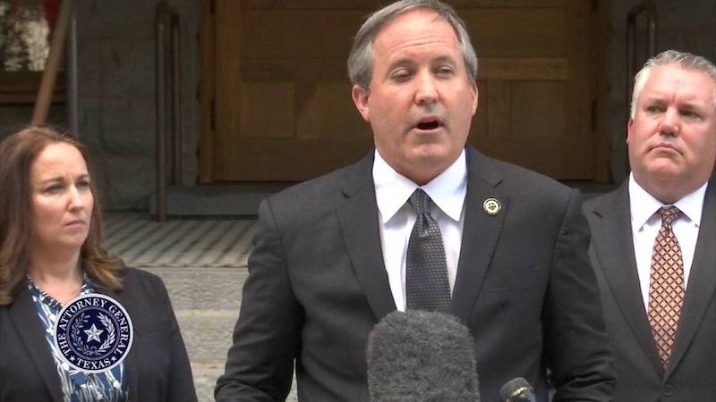 El Fiscal General de Texas, Ken Paxton lidera el grupo de fiscales que est&aacute;n demandando legalmente al gobierno para eliminar DACA. Abogado de profesi&oacute;n estudi&oacute; en la Universidad de Virginia y present&oacute; el ultim&aacute;tum al Presidente Trump para que termine DACA antes del 5 de septiembre. (foto tomada de la pagina oficial del fiscal)