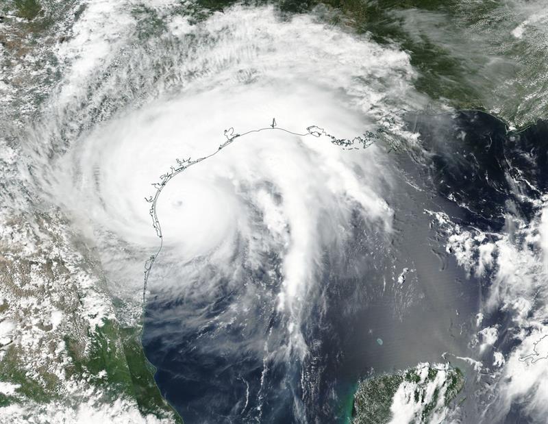 Harvey se degradó hoy a categoría 2 sobre el estado de Texas