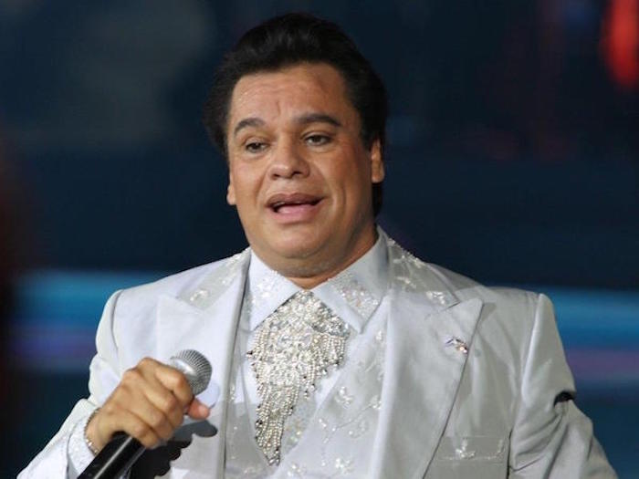 Un año sin Juan Gabriel, el artista que "dio la vida por su música"