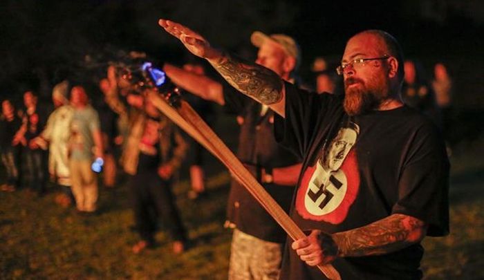 Una fotograf&iacute;a del 24 de abril de 2016 de miembros de organizaciones neo nazis y del Ku Klux Klan t