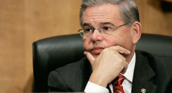 SENADOR ROBERT MENENDEZ Aun fuese hallado culpable de &lsquo;soborno&rsquo; no estar&iacute;a obligado a dejar su puesto. &Eacute;l tendr&iacute;a que ser expulsado por dos tercios del Senado, y los republicanos necesitar&iacute;an de 15 votos dem&oacute;cratas.