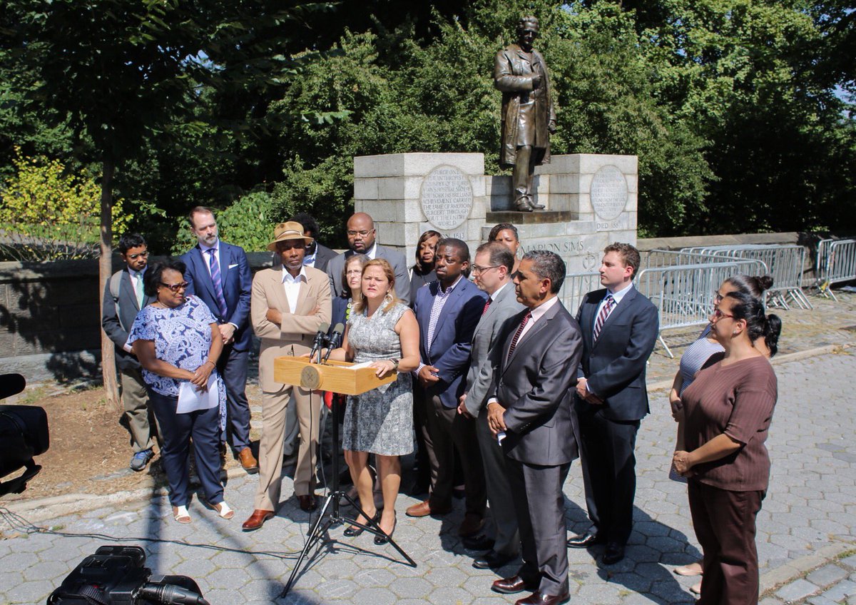 MONUMENTO A DR. J. MARION SIMS el casi seguro que desaparecer&aacute; de la vista p&uacute;blica por su pasado racista experimentando con esclavas negras.