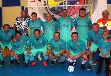 Dirigentes y plantel de jugadores del Mexicana Car Service que participará este sábado 16 de Septiembre, en el torneo Copa Independencia 15 de Septiembre, conmemorando las fiestas patrias centroamericanas organizado por la Liga de Fútbol Guatemala, en Red Hook Park, Brooklyn. (Foto: Buki Chapin)