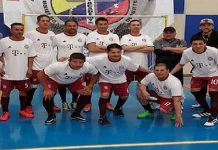Integrantes del Metepec que sorprendieron a 'propios y extraños' venciendo en la final al Mexicana C.S. para adueñarse de la Copa Independencia 15 de Septiembre, en la celebración de las fiestas patrias, organizada por la Liga de Fútbol Guatemala. (Foto: Buki Chapin)