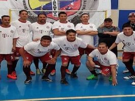 Integrantes del Metepec que sorprendieron a 'propios y extraños' venciendo en la final al Mexicana C.S. para adueñarse de la Copa Independencia 15 de Septiembre, en la celebración de las fiestas patrias, organizada por la Liga de Fútbol Guatemala. (Foto: Buki Chapin)