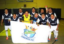 Una agradable visita recibió AsoVeGua con la presencia del otrora jugador guatemalteco y ex- Rojo del Club Municipal, Julio Cesar "El Morocho" Anderson (tercero desde la izquierda), con motivo de las fiestas patrias de Guatemala. Con él aparecen Janeth Perez, Alfredo "Chapinsito" Villatoro, Armando Colop "El Gran Tacuche" y John "El Ronco" Perez. (Foto: Buki Chapin)