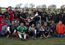 Integrantes del Mexicana Express que este viernes 15 de abril, intentará remontar el marcador adverso ante el Express II, en la Brooklyn Champions League. Con ellos su máximo dirigente Oscar "Chayote" Macareno. (Foto: Buki Chapin)