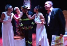 Escena de "La cantante calva", obra de Eugene Ionesco, del grupo Teatro de Planta del Comisionado. 
