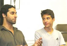 Estrenaron “Fresh Meat” en el Centro Cultural Clemente Hamza Zaman y Neilson Lantigua en una escena de “Fresh Meat”.