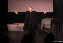 “Father God Mother Death”, en el Cherry Lane Theatre Un saludo de Mario, al concluir "Father God Mother Death".