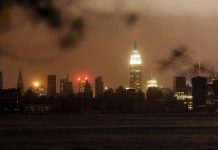 Bajo Manhattan podría estar sin electricidad hasta por una semana
