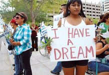 Las nuevas directrices de deportaciones abren oportunidades a ciertos inmigrantes