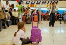 Más cubanos emigran a Bolivia, Ecuador y Chile Bolivia, Ecuador y Chile se han convertido en los últimos 20 años en nuevos destinos dentro de América Latina para los cubanos que deciden emigrar de la isla, además de otros países tradicionales como México y Venezuela, informó hoy el semanario oficial Trabajadores.