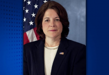 Obama nombra a una mujer como directora del Servicio Secreto El mandatario de Estados Unidos, Barack Obama, nombró hoy a Julia Pierson como nueva directora del Servicio Secreto, encargado de la seguridad presidencial, lo que supone un cambio para una agencia dirigida hasta ahora por hombres.