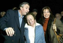 Cristina Fernández suspende su agenda por muerte de su suegra La presidenta de Argentina, Cristina Fernández, suspendió durante dos días su agenda por el fallecimiento de su suegra, María Juana Ostoic, madre del fallecido expresidente Néstor Kirchner, informaron hoy fuentes oficiales.