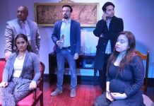 Natalia Martelo, Telba Cavero, junto a Juan Manuel Sanabria Marc DiFrancesco y Luis Viñoles en una escena de "La lechuga". 