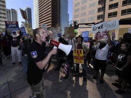 Arrestan a manifestantes en marcha en Sacramento similar a las de Wall Street
