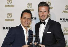 David Beckam entrega a Marc Anthony el premio de los autores estadounidenses