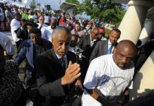 Crece la ola de protestas en EE.UU. por la muerte de un menor negro desarmado