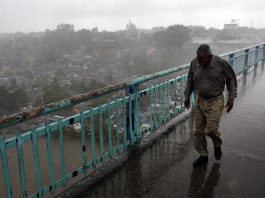 Nueva York declara estado de emergencia mientras huracán "Sandy" se fortalece